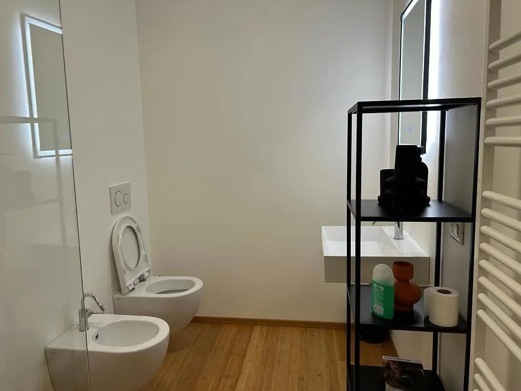 Eleganza Milanese Near Duomo & Metro Apartment Milan