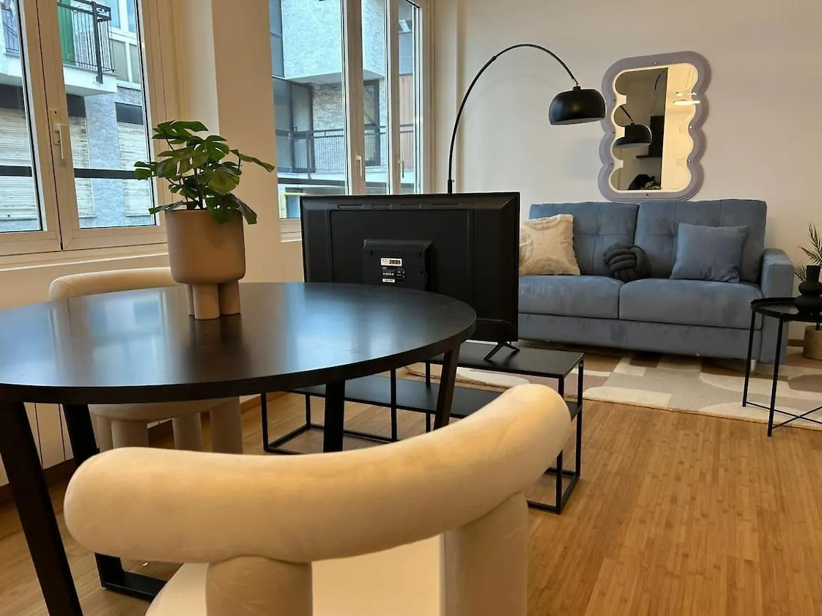 Eleganza Milanese Near Duomo & Metro Apartment 0*, Milan Italy