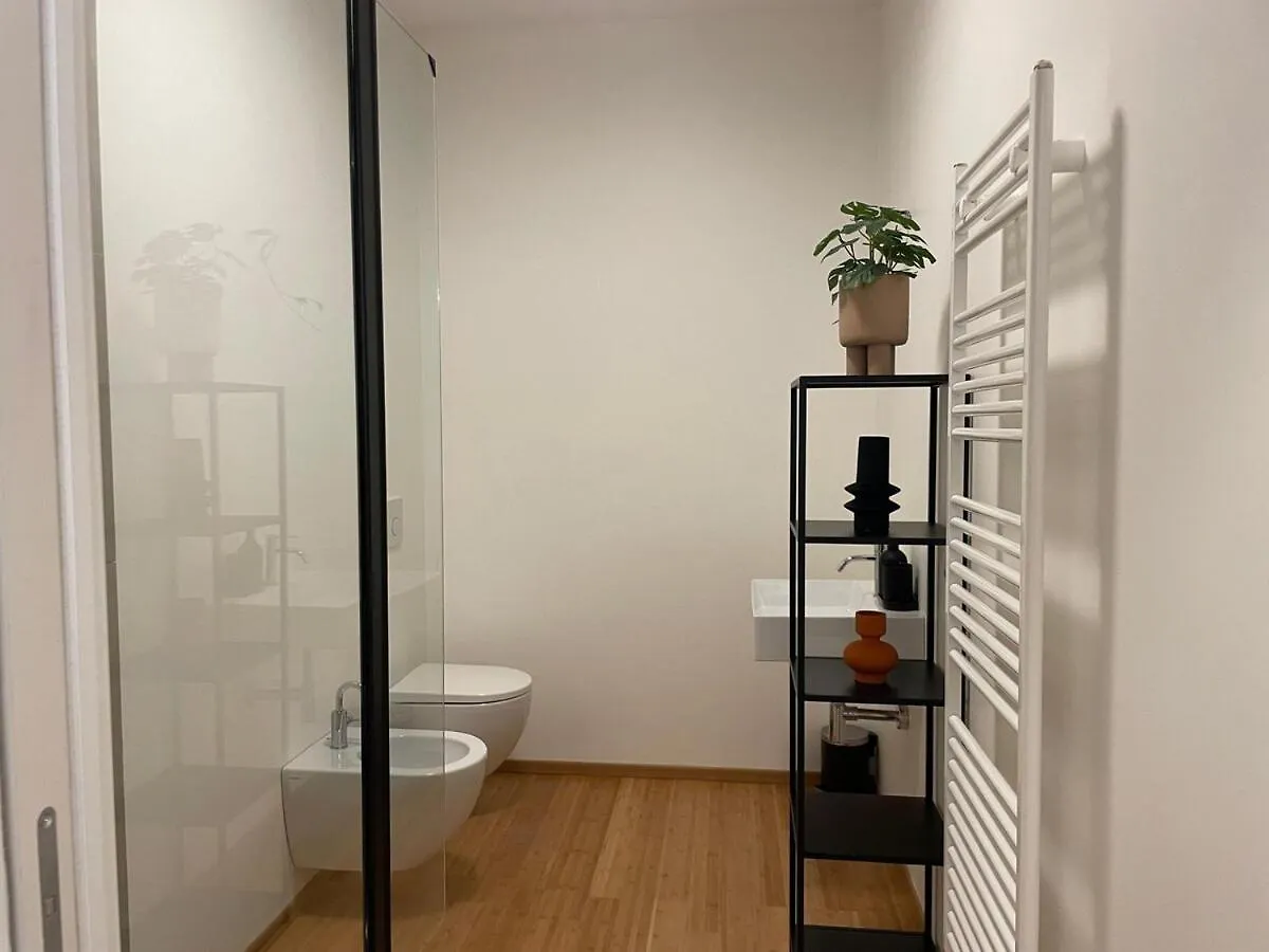 Eleganza Milanese Near Duomo & Metro Apartment 0*, Milan
